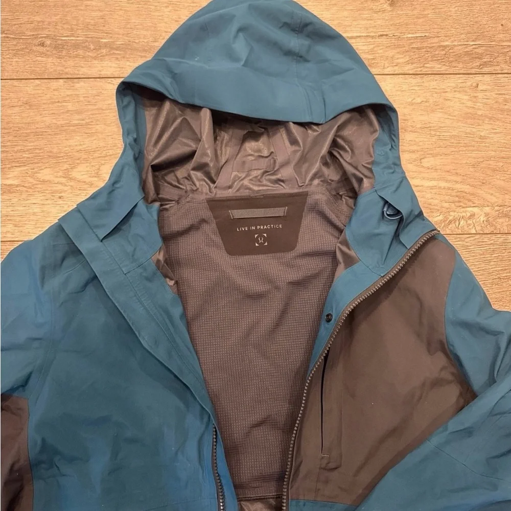 Lululemon Outpour Shell Jacket. Men's Maritime Blue and Black Raincoat. - Picture 3 of 5